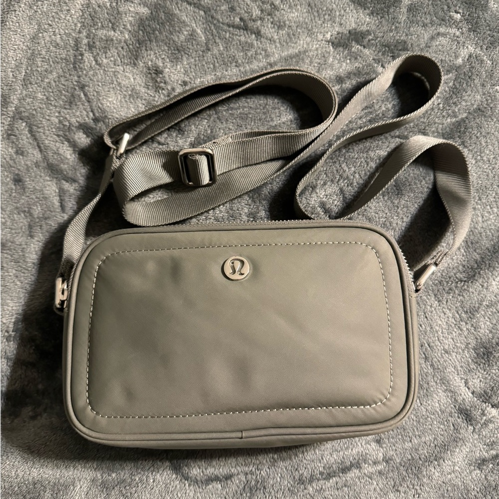 Lululemon Crossbody Camera Bag 2L